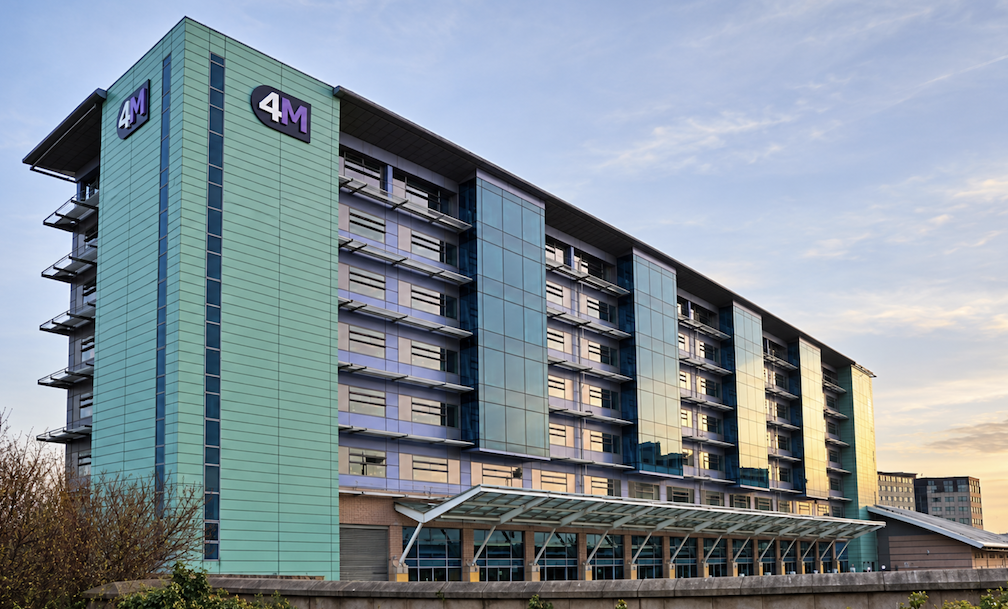 M Manchester Airport, p Dawn Media