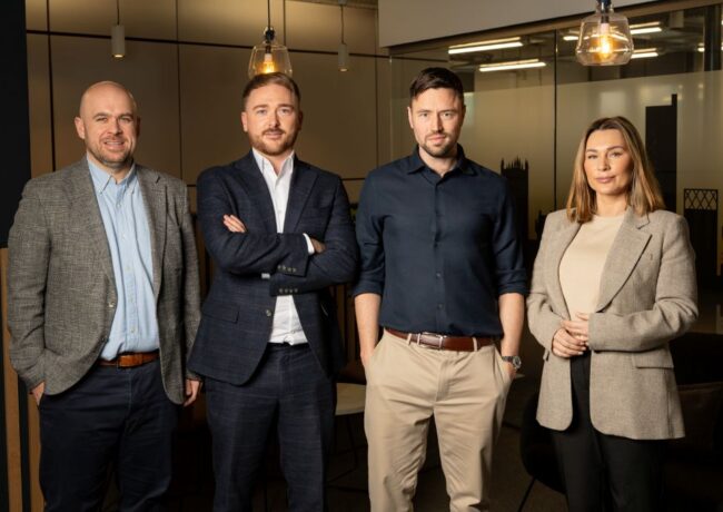 Andrew Sutcliffe, Eliot Gannon, Dan McCarthy, Antonia Nestor, Roger Hannah, p Roger Hannah