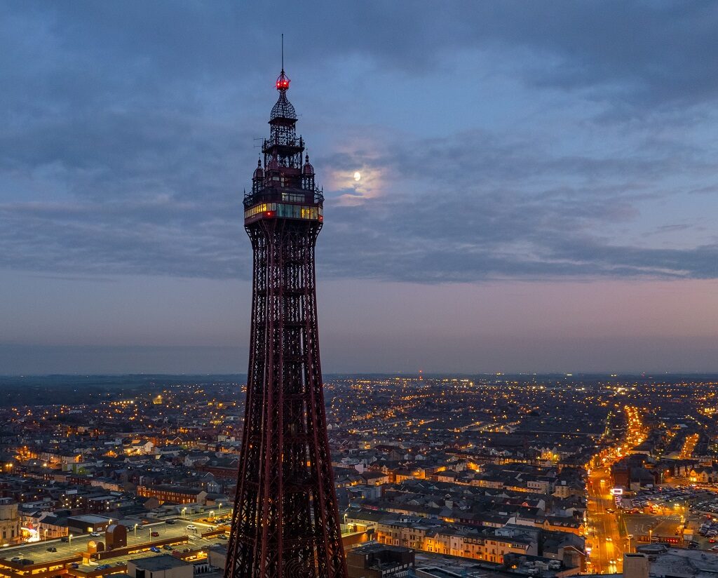 Blackpool Tower, c. Mark mc neill on Unsplash