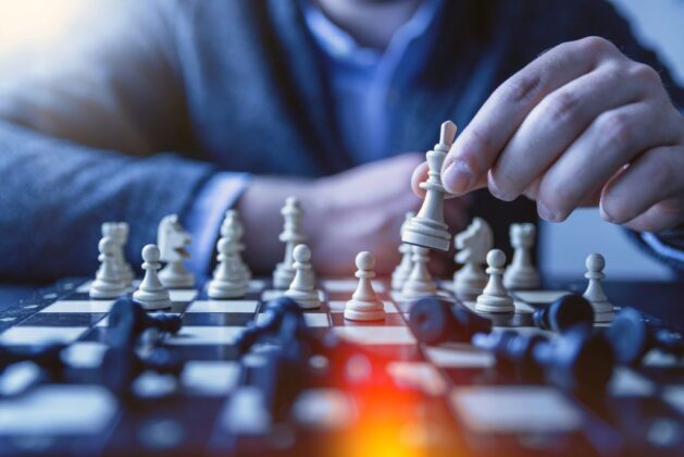 Chess, c JESHOOTS.COM on Unsplash