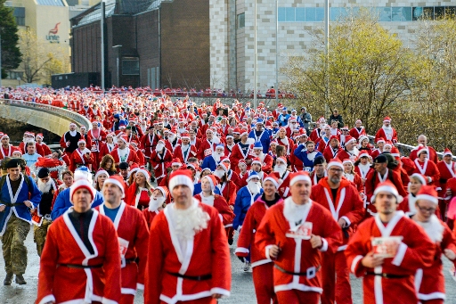 Churchill Flyover Santa Dash 2017 Pic By Paul Francis Cooper DSC9318