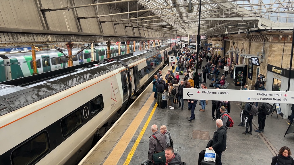 Crewe station, Avanti train, c Network Rail