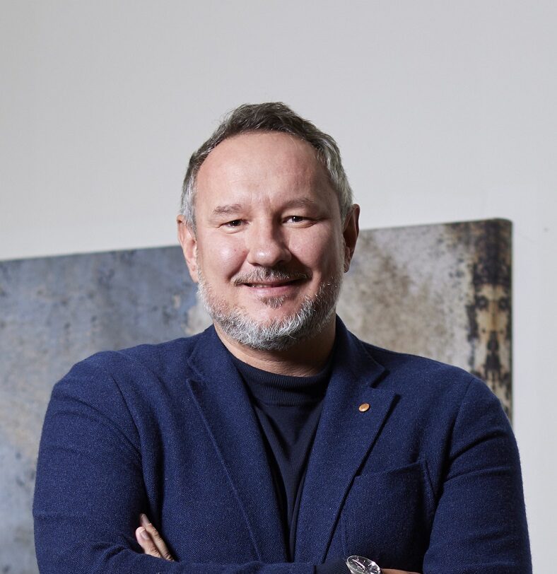 Dino Moutsopoulos , Place Media Group, c Place Media Group