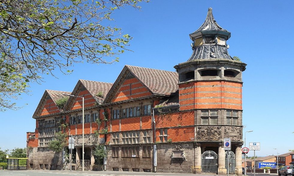 Everton Library, LCC, v LCC