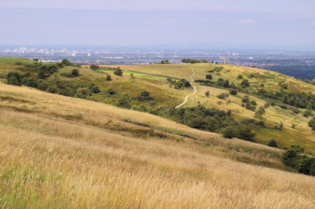 Manchester From Werneth Low, C Flickr User Mike Serigrapher CC BY SA 2.0 Bit.ly SLASH 3Hz30SL