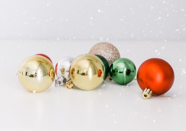 Ornaments, c Sincerely Media on Unsplash