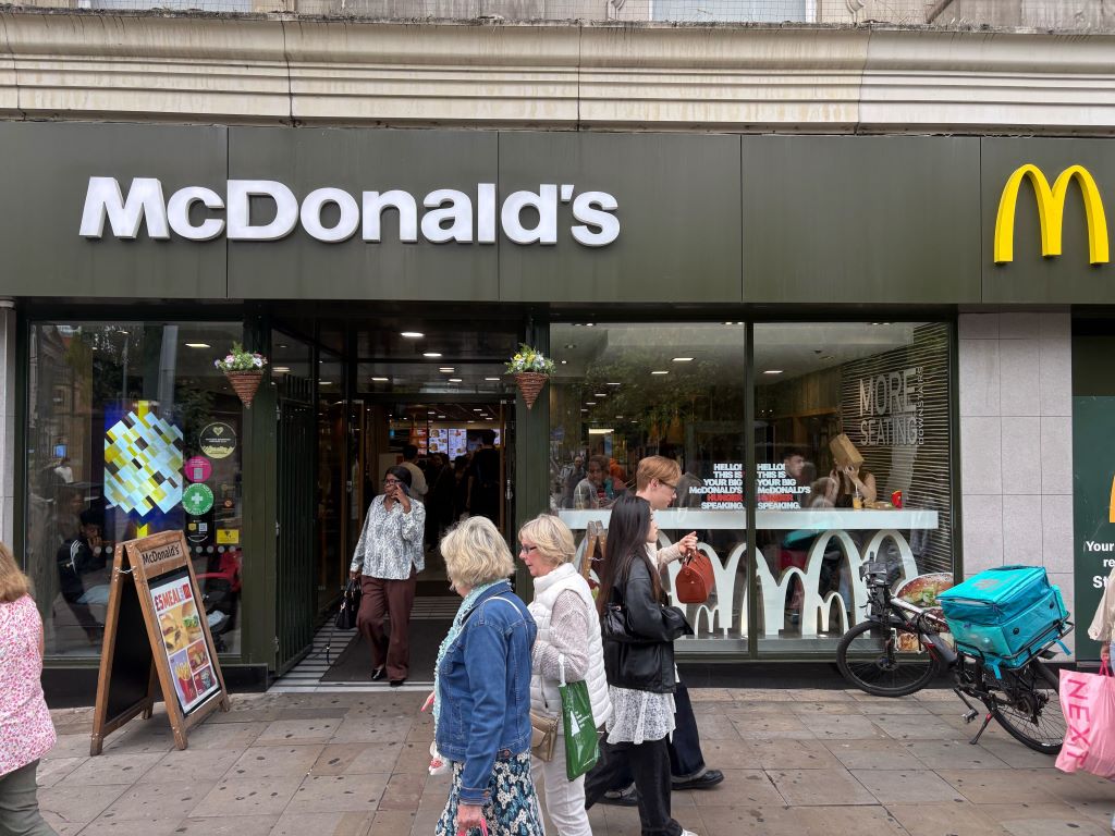 Piccadilly Gardens McDonalds, c PNW