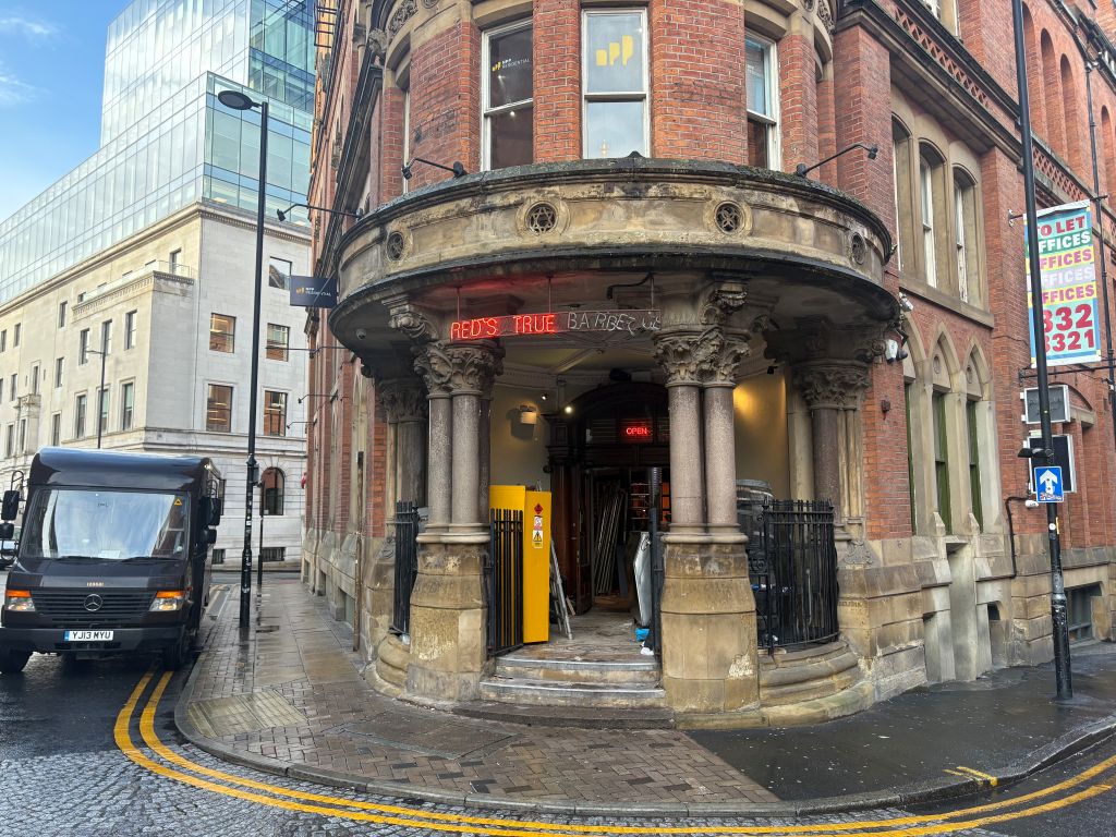 Reds true Barbecue, Tokyo Industries, c PNW