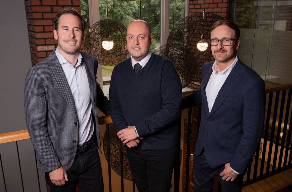 Rob Haynes, Simon Newby, Andrew Turnbull, Views, p Luma