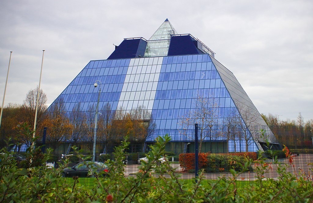 Stockport Pyramid, Eamar Developments, Smith & Brown CC BY . via Wikimedia Commons