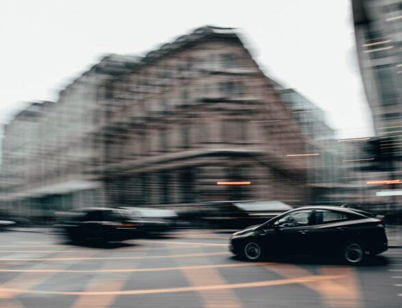 Taxi, p Charlie Harris on Unsplash
