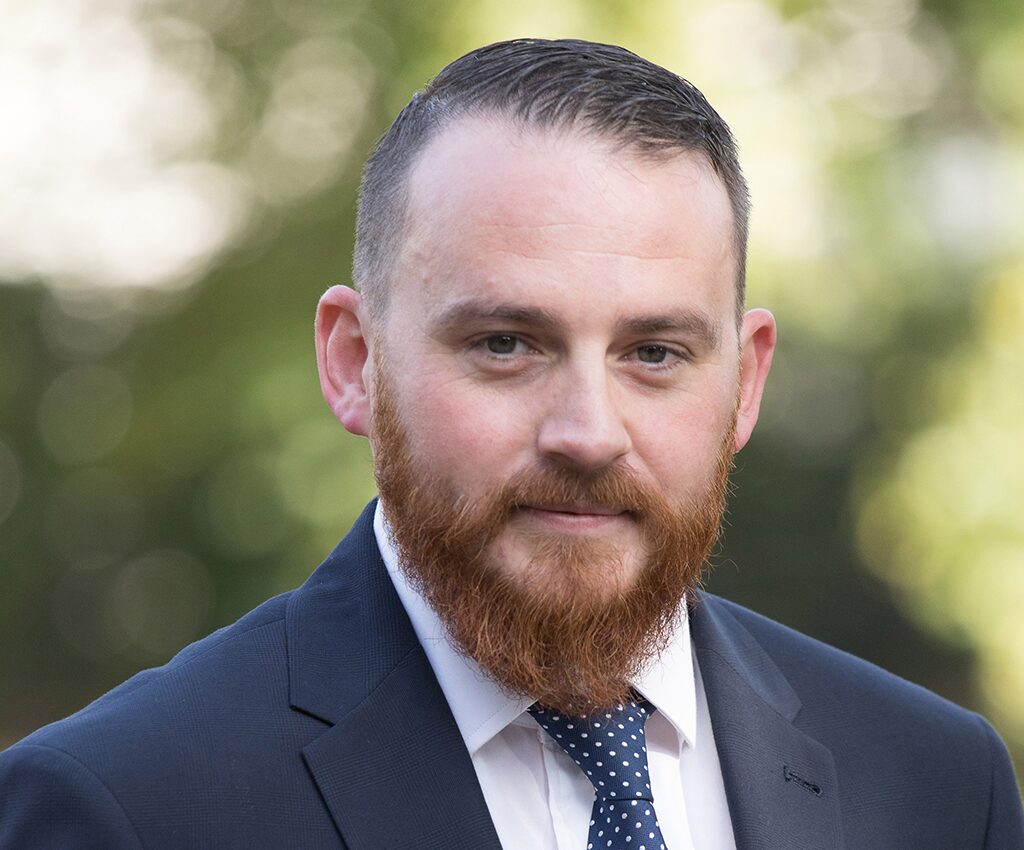 Terry Little. C, Rund