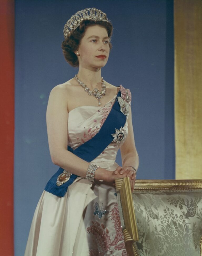 Queen Elizabeth II dies at 96 - Place North West