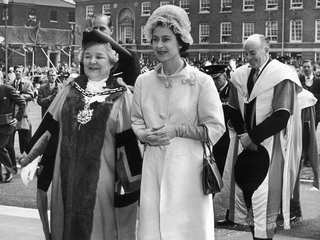 Queen Elizabeth II with the Mayor of Salford in 1961. Credit: Alamy Stock Photo