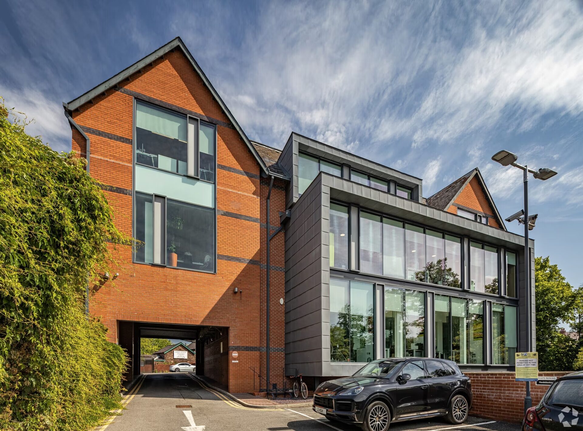 Westgate House, Novo, p Novo