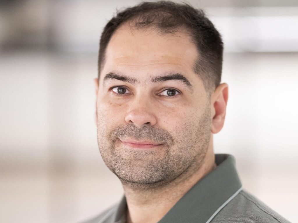 darius baniabassian c Ruumi